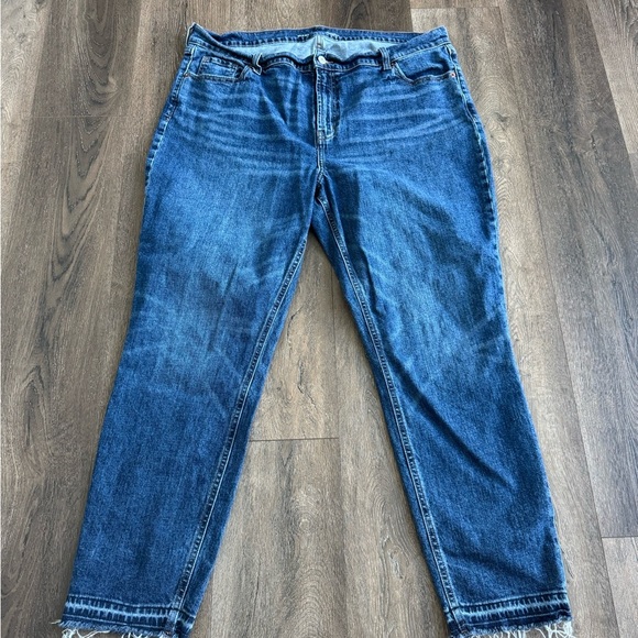 Old Navy Jeans.  Women’s size 18 Tall.  Mid rise Boyfriend jeans.  Dark wash. - Picture 2 of 9